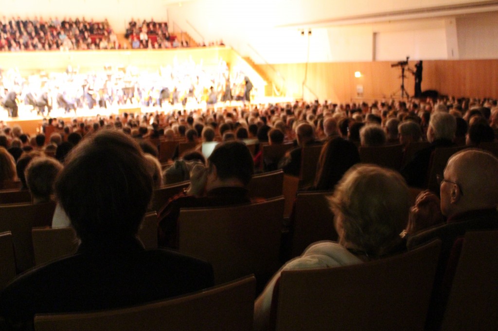 Salle Pleyel comble pour le sixième volume de l'intégrale Chosta-Gergiev. Photo : Josée Novicz